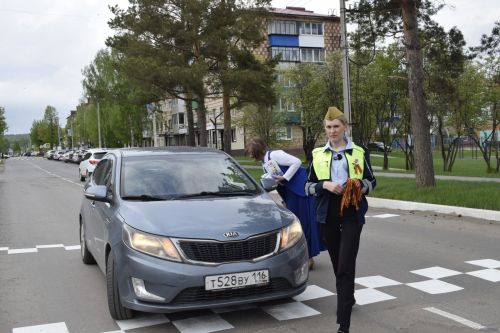 Сотрудники Госавтоинспекции Бавлов приняли участие в акции «Дороги Победы»