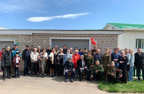 Акция «Поем всем двором»: праздник песен Победы в Бавлах