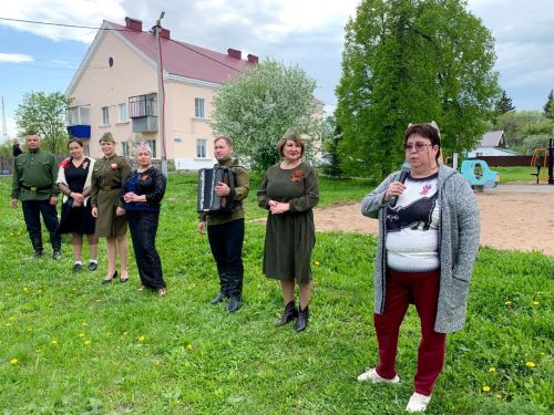 Акция «Поем всем двором»: праздник песен Победы в Бавлах