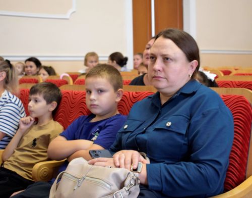 В Бавлах вручили рюкзаки будущим первоклассникам