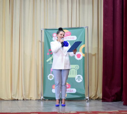 В Бавлах вручили рюкзаки будущим первоклассникам