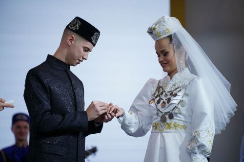 Бавлинцы смогут получить 100 000 рублей на свадьбу от государства