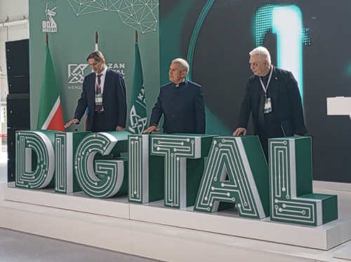 Минниханов дал старт форуму Kazan Digital Week-2025