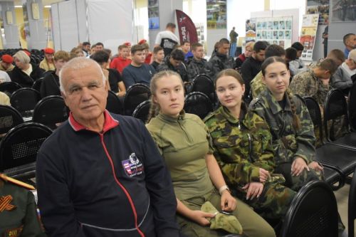 Бавлинские школьники приняли участие в военно-патриотическом слёте