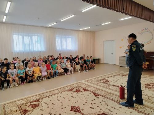 Бавлинские дошкольники учились безопасности от инспектора МЧС