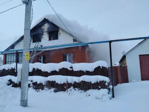 В Бавлах сгорел жилой дом