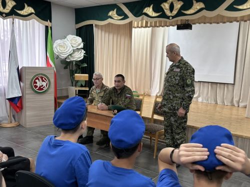 Встреча в бавлинской гимназии: «100 вопросов герою»