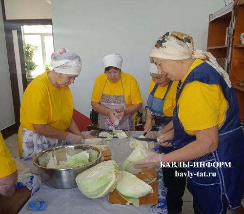 Бавлинцы отправляют на фронт не только посылки, но и частичку души