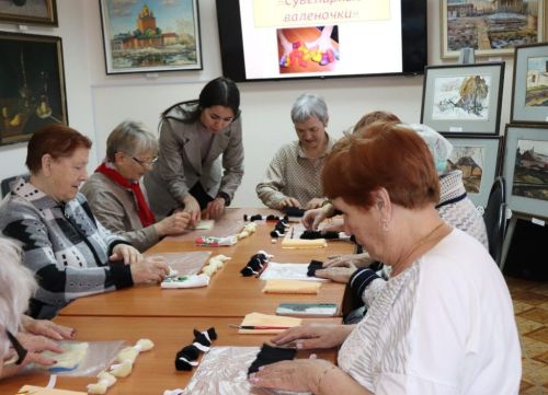 В Бавлах прошел мастер-класс по валянию шерстяных валенок