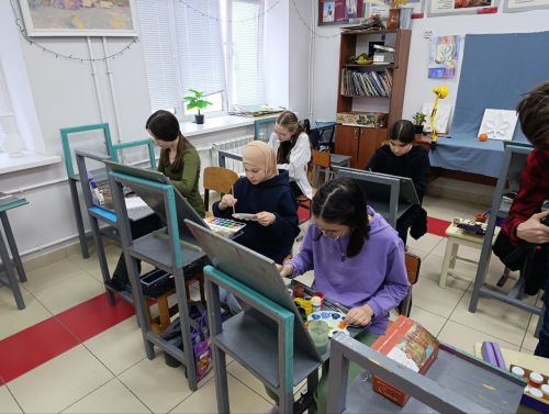 Школьники Бавлов помогают бойцам СВО через искусство
