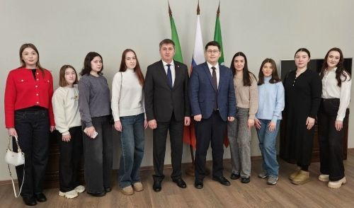 «На благо местного населения»: студенты‑медики обсудили планы с главой Бавлинского района