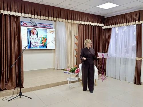 В Бавлинской центральной библиотеке состоялся поэтический вернисаж «Мелодии кисти и пера»
