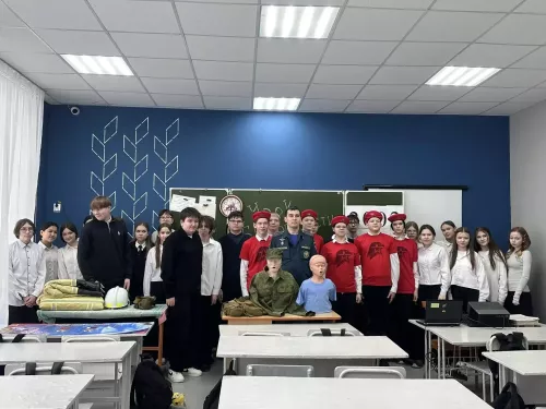 В Бавлах инспектор МЧС провёл урок для восьмиклассников