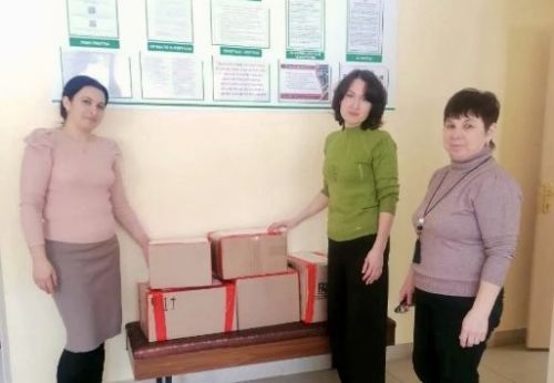 Бавлинские библиотекари собрали посылки бойцам