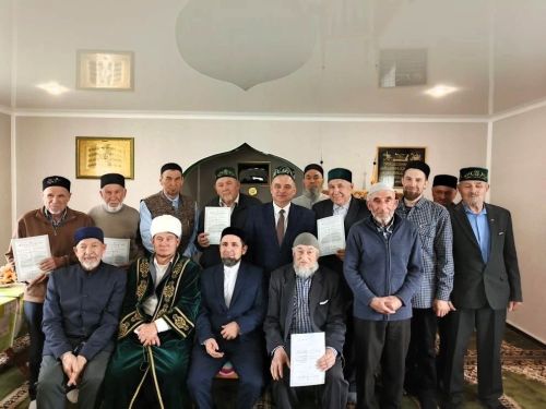 Хазратам Бавлинского района вручили свидетельства
