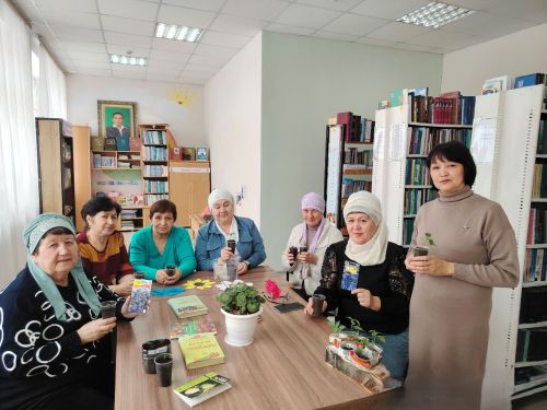 Секреты урожайного огорода: в Кзыл‑Ярской библиотеке прошёл час полезной информации