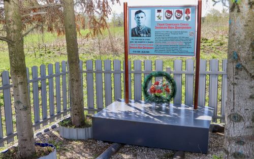 Молодёжь Бавлов навела порядок у памятного места Героя Советского Союза