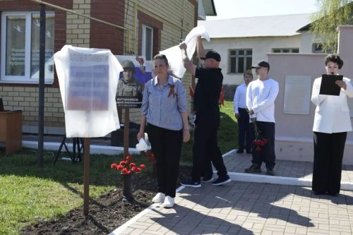 В селе Удмуртские Ташлы открылась Аллея Памяти героям СВО