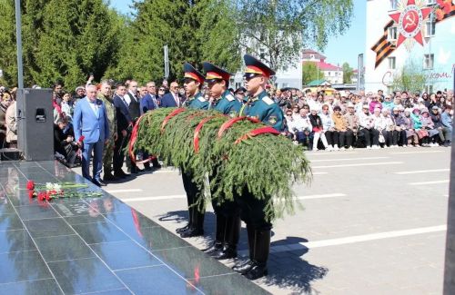 В Бавлах прошёл торжественный митинг