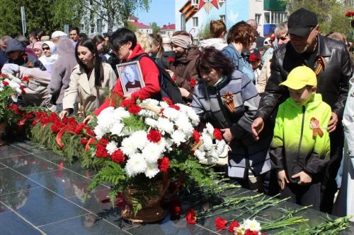 В Бавлах прошёл торжественный митинг