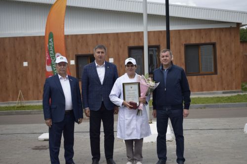 Баулы районында машина белән сыер саву операторларының  бәйгесе узды