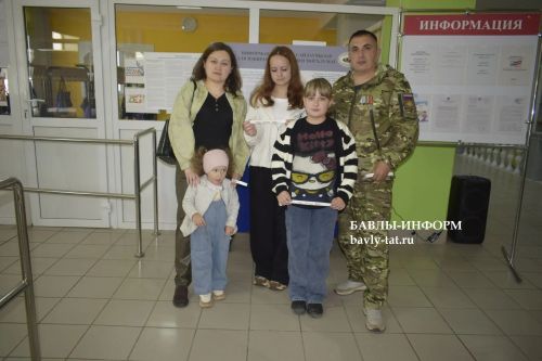 Ветеран спецоперации Ильвир Карипов проголосовал на выборах в Бавлах вместе с семьёй