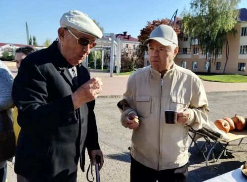 Ярмарка ко Дню пожилых людей прошла на центральной площади Бавлов