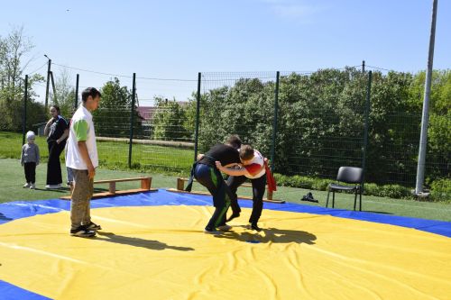 В школе села Кзыл-Яр провели большой концерт