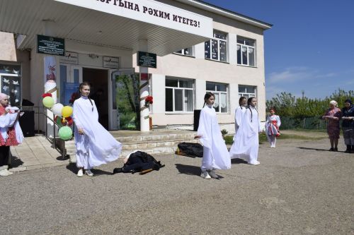 В школе села Кзыл-Яр провели большой концерт