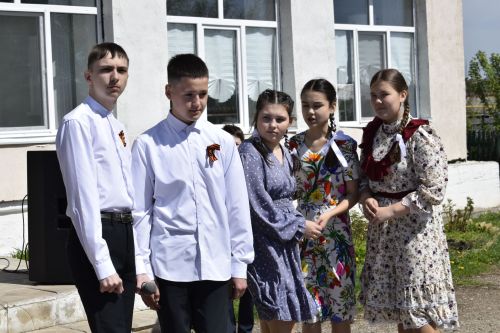 В школе села Кзыл-Яр провели большой концерт