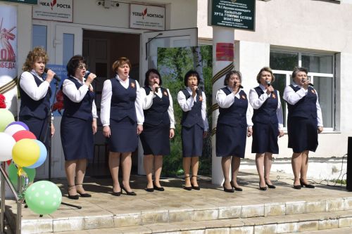 В школе села Кзыл-Яр провели большой концерт