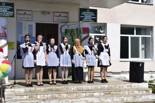 В школе села Кзыл-Яр провели большой концерт