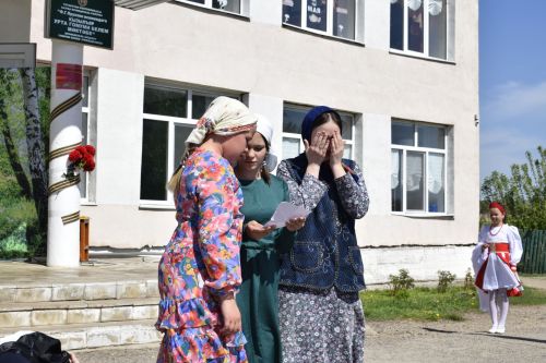 В школе села Кзыл-Яр провели большой концерт