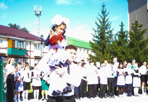 В Бавлинской гимназии прозвенел первый звонок