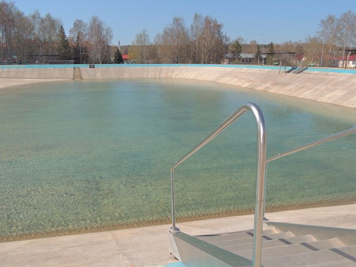 Открытый городской бассейн в Бавлах начали заполнять водой