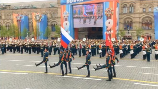 Татарстанец вынес Знамя Победы на Красную площадь