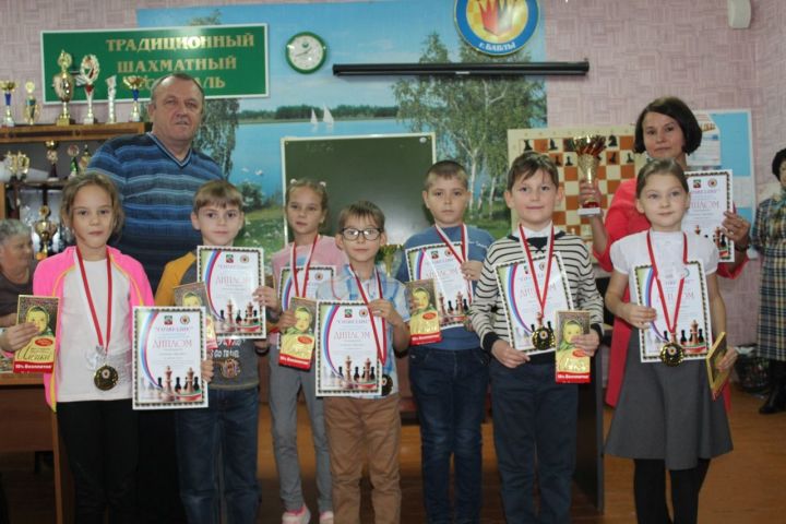 Бавлинские шахматисты взяли "серебро" на турнире "Созвездие-2018"