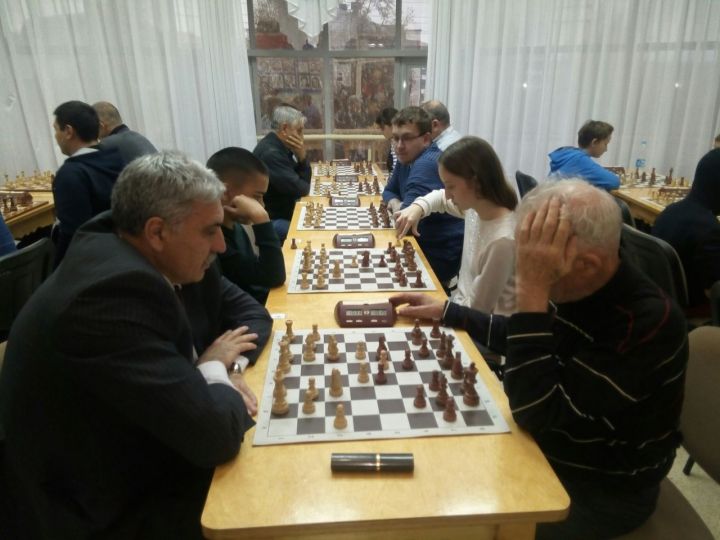 Бавлинские шахматисты сыграли в Альметьевске