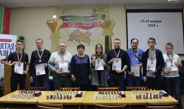 Сборная Бавлов по шахматам заняла третье место на республиканском турнире
