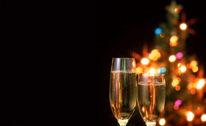 Эксперты рассказали, чем опасно шампанское с пеплом бумаги в новогоднюю ночь