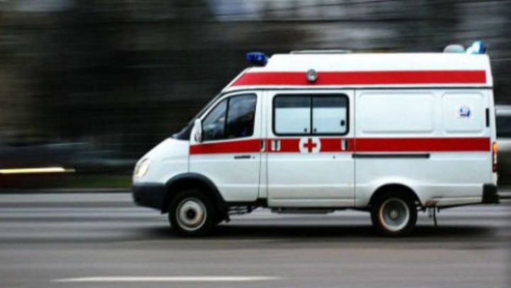 В Набережных Челнах с балкона упала 4-летняя девочка
