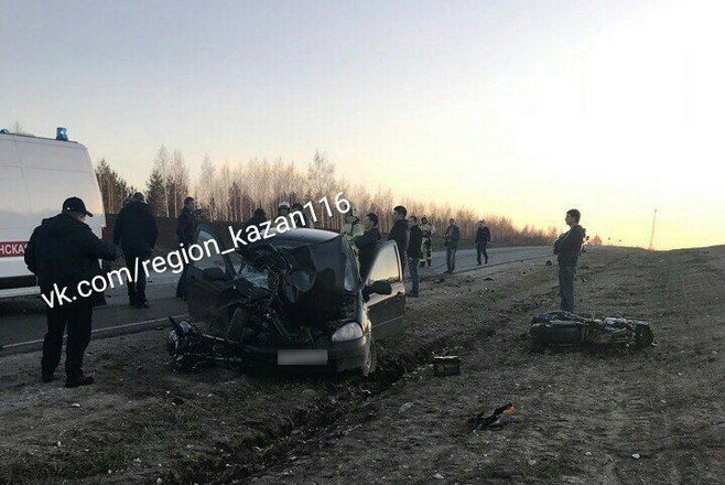 Появились фотографии смертельной аварии с участием мотоциклиста в Татарстане