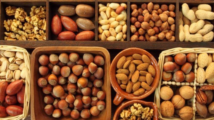 Какие орехи самые полезные для женщин - состав и свойства грецких, бразильских, миндаля, арахиса или фундука