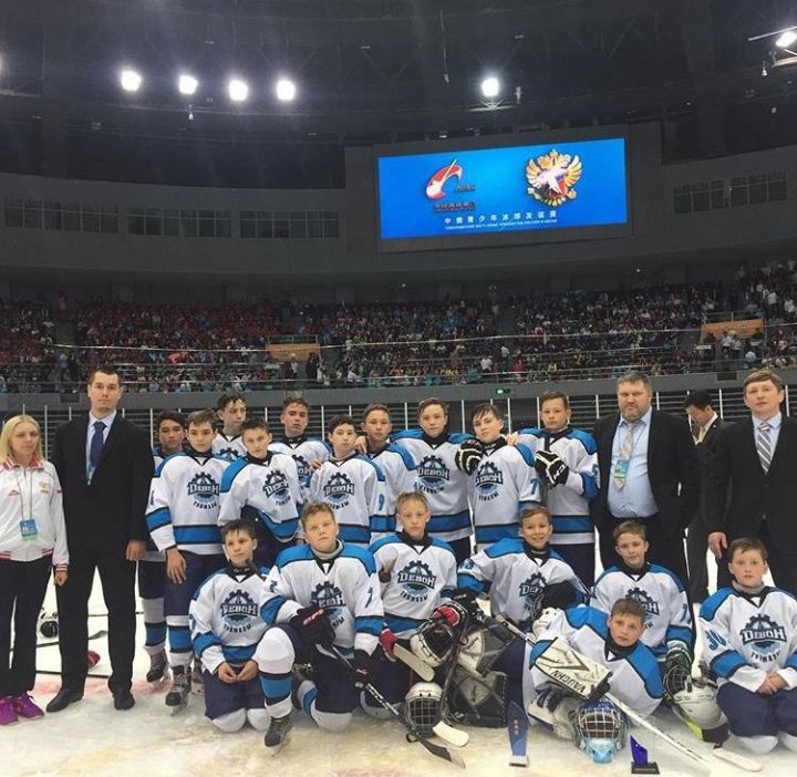 Юные хоккеисты из соседней республики сыграли перед двумя главами государств в Китае