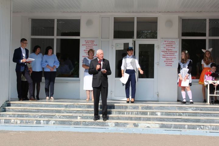 Бавлинских ребят поздравил депутат Госсовета РТ