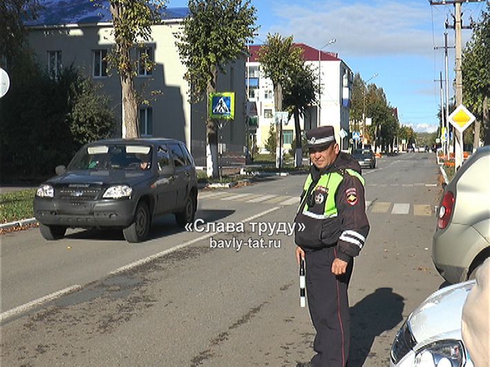 Бавлинские инспекторы ГИБДД проводят рейд по пешеходным переходам