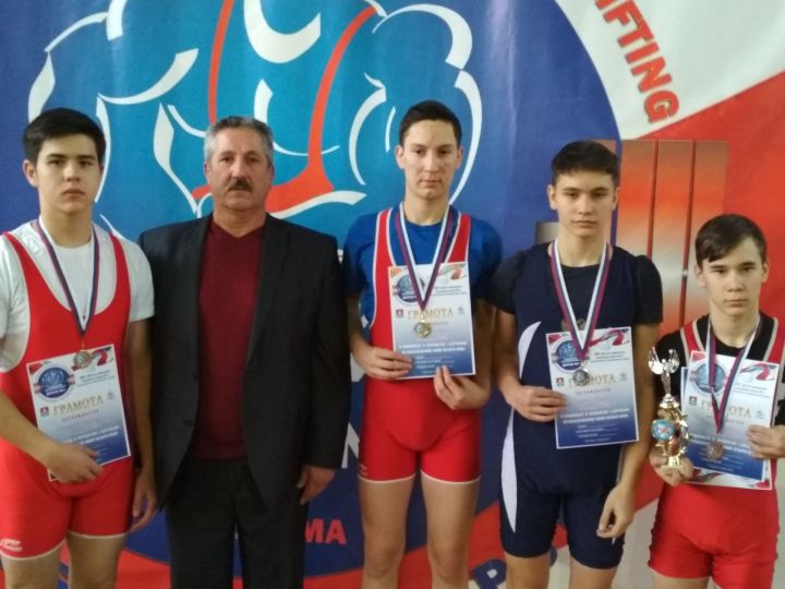 Бавлинские пауэрлифтингисты завоевали награды на чемпионате в Бугульме