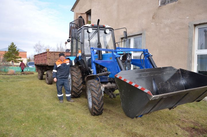 В Бавлинском районе сельские поселения выиграли грант и приобрели трактор