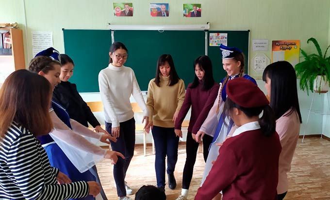 Школьницы из Таиланда постигают в нижнекамской гимназии азы татарского языка (+видео)