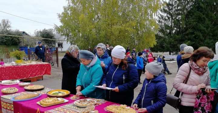 В бавлинском селе гостей праздника угощали самыми вкусными пирогами